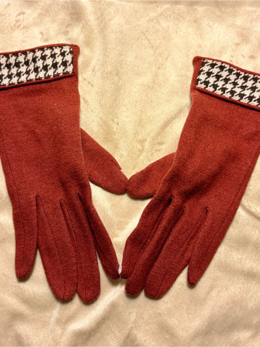 Women's Rust Red Knit Gloves with Houndstooth Cuff